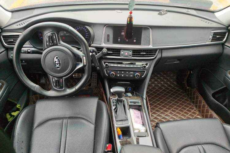 Used Kia K5 2016 1.6T Automatic LUX Center Console
