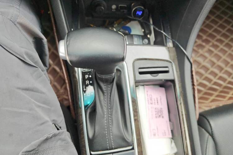 Used Kia K5 2016 1.6T Automatic LUX Gear Lever