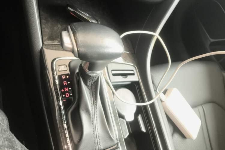 Used Kia K5 2016 1.6T Automatic LUX Gear Lever