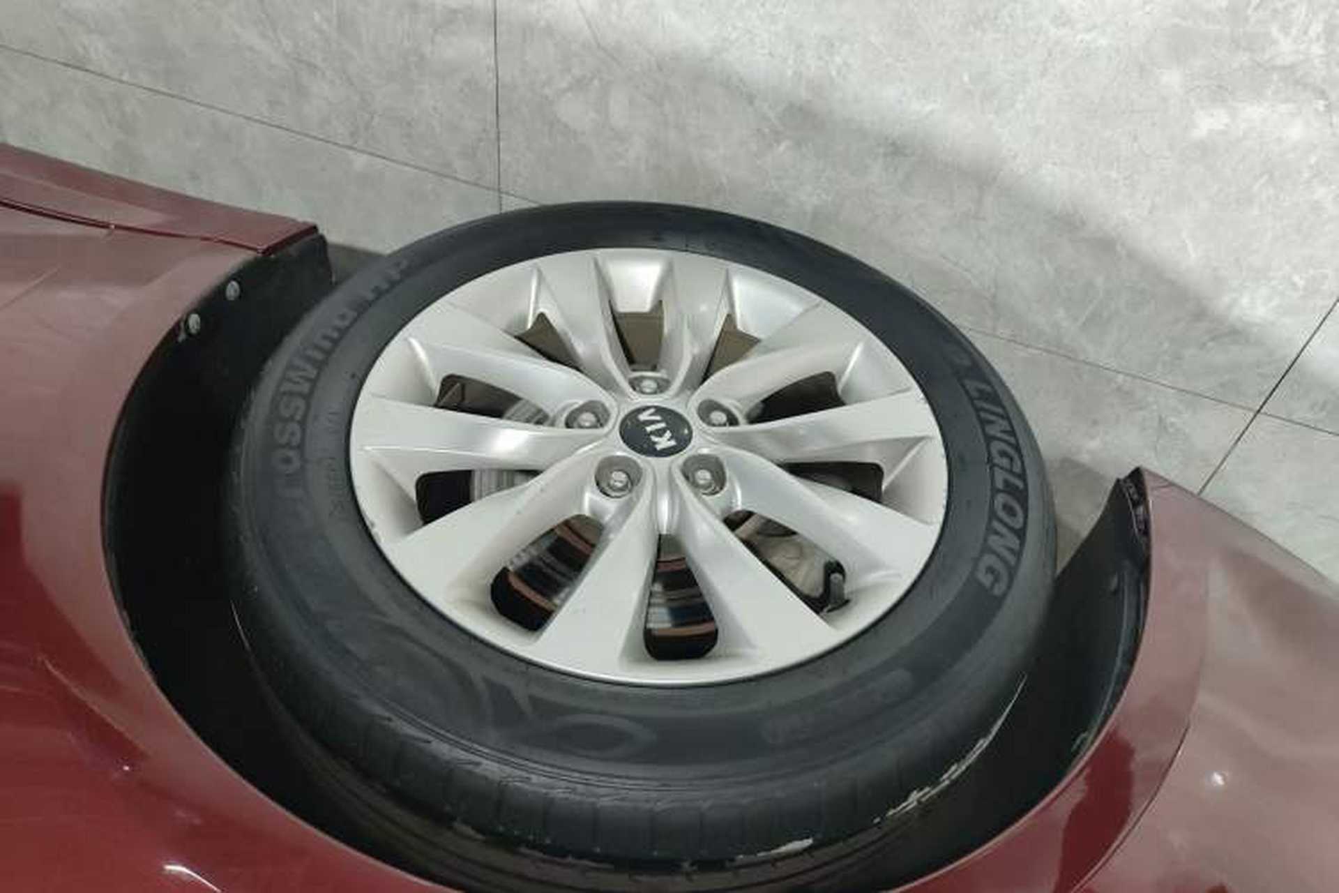 Used Kia K5 2016 1.6T Automatic LUX Left Front Wheel Hub