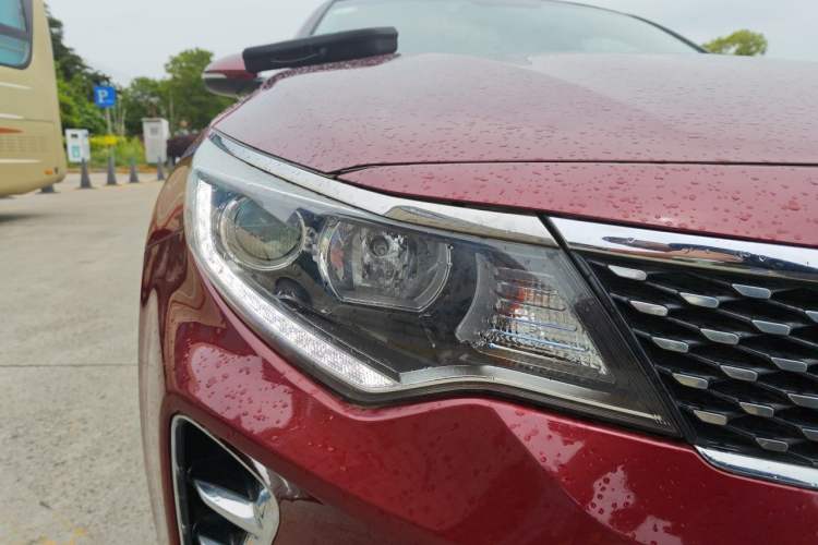 Used Kia K5 2016 1.6T Automatic LUX Right Front Headlight