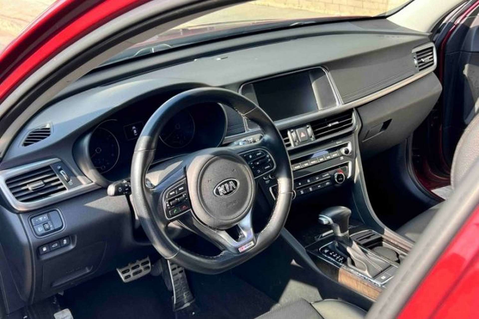 Used Kia K5 2016 1.6T Automatic LUX Steering Wheel