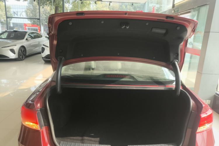 Used Kia K5 2016 1.6T Automatic LUX Trunk