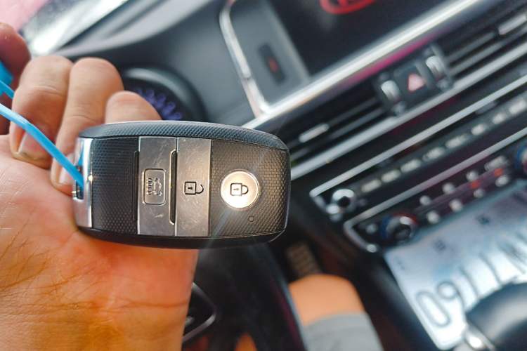 Used Kia K5 2016 1.6T Automatic LUX Vehicle Key