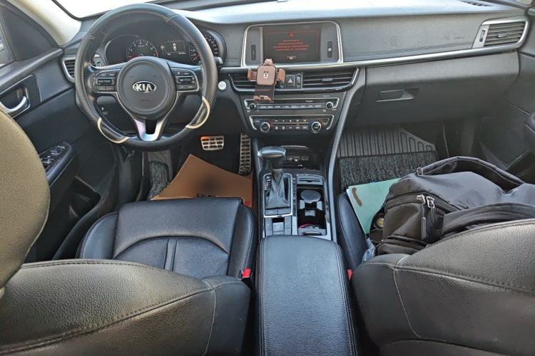 Used Kia K5 2016 2.0L Automatic PRM Center Console