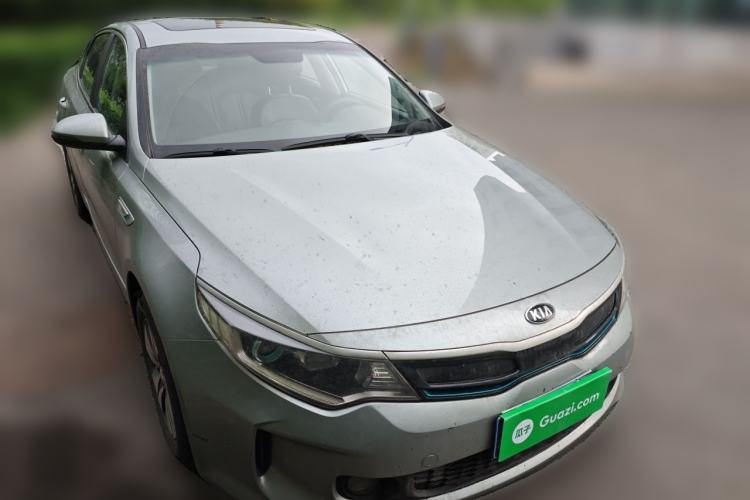 Used Kia K5 2016 2.0L Hybrid GLS Front Right 45 Deg