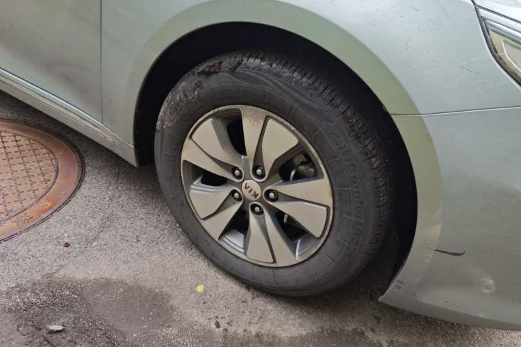 Used Kia K5 2016 2.0L Hybrid GLS Right Front Wheel Hub