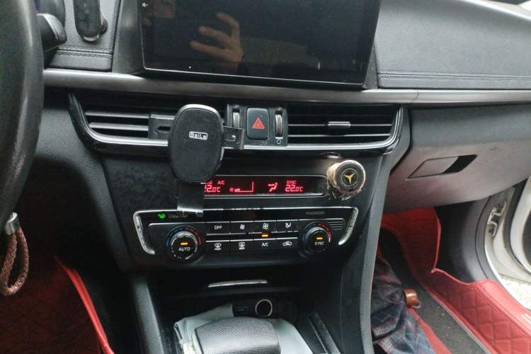Used Kia K5 2016 2.0L Automatic GL Audio And AC Panel