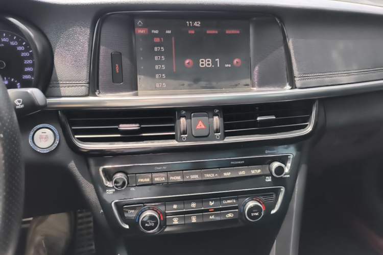 Used Kia K5 2016 1.6T Automatic LUX Audio And AC Panel