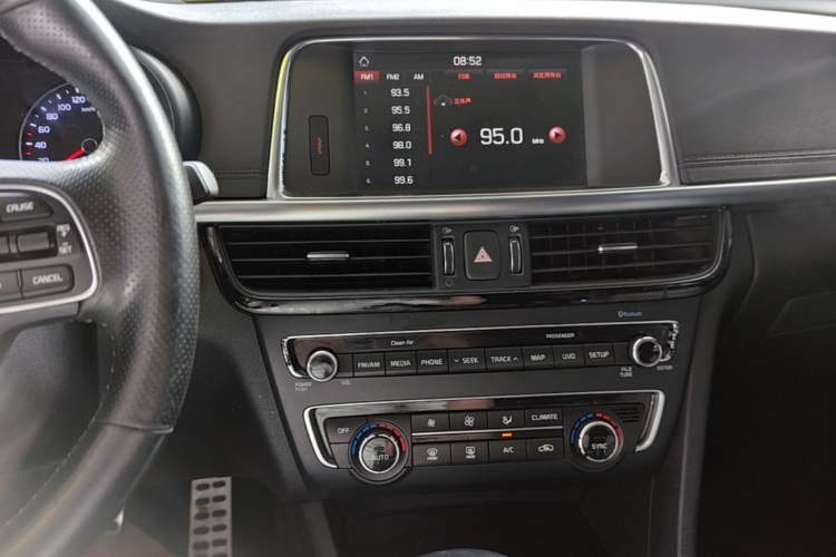 Used Kia K5 2016 1.6T Automatic LUX Audio And AC Panel