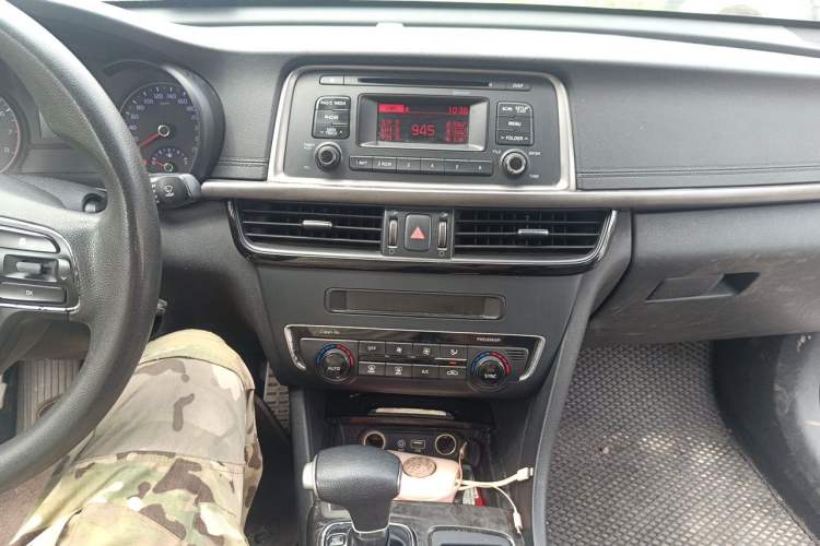 Used Kia K5 2016 2.0L Automatic GLS Audio And AC Panel