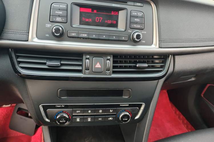 Used Kia K5 2016 1.6T Automatic GLS Audio And AC Panel