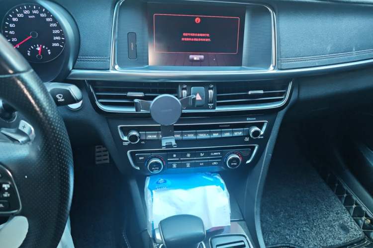 Used Kia K5 2016 1.6T Automatic LUX Audio And AC Panel