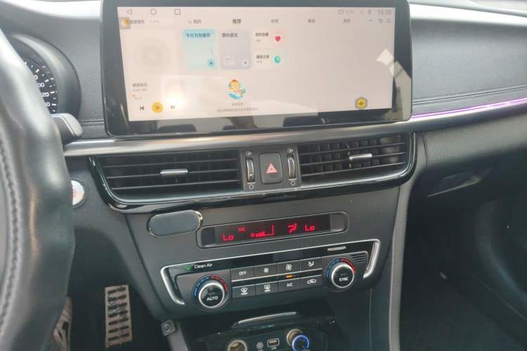 Used Kia K5 2016 2.0L Automatic LUX Audio And AC Panel