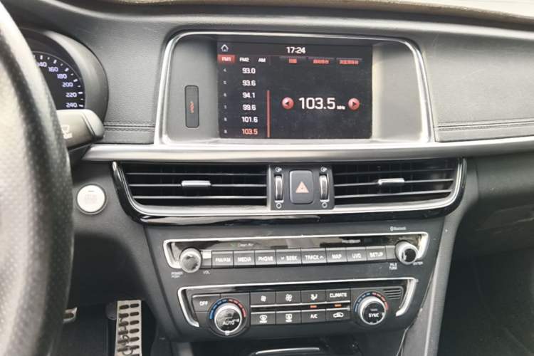 Used Kia K5 2016 1.6T Automatic LUX Audio And AC Panel