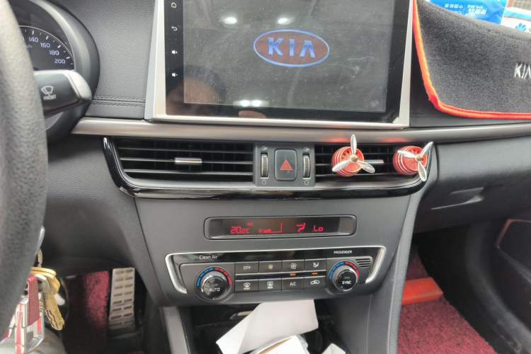 Used Kia K5 2016 2.0L Automatic GLS Audio And AC Panel