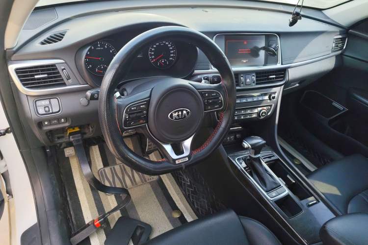Used Kia K5 2016 1.6T Automatic LUX Center Console