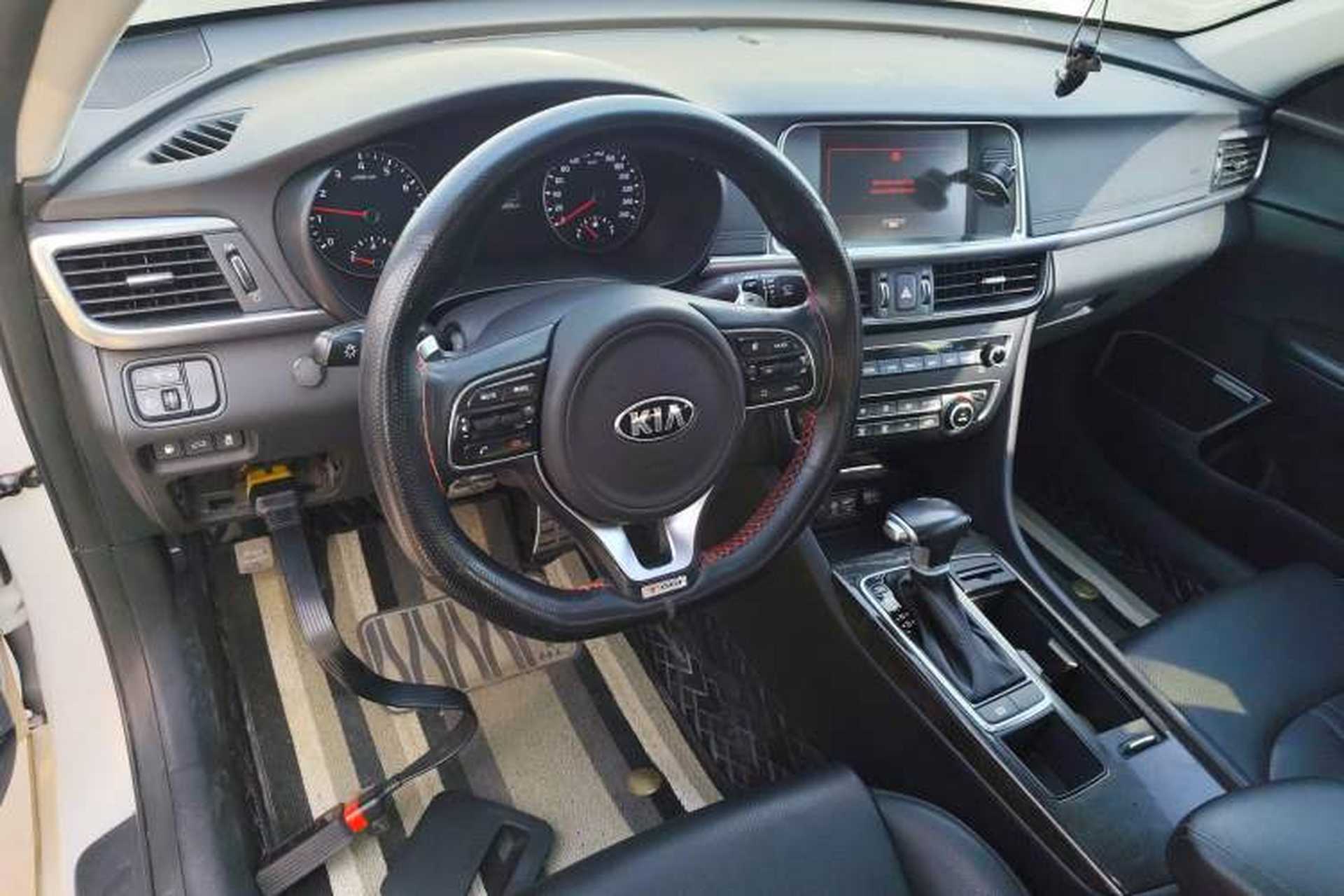 Used Kia K5 2016 1.6T Automatic LUX Center Console