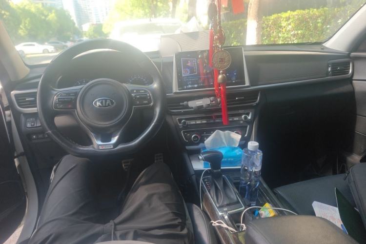 Used Kia K5 2016 1.6T Automatic LUX Center Console