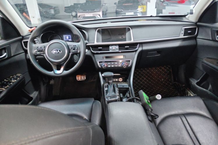 Used Kia K5 2016 2.0L Automatic GLS Center Console