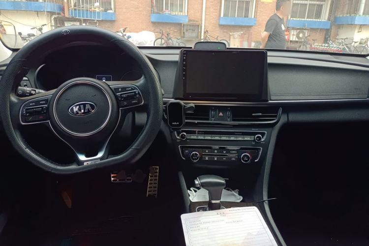 Used Kia K5 2016 1.6T Automatic LUX Center Console