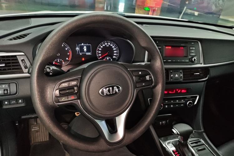 Used Kia K5 2016 2.0L Automatic GLS Center Console