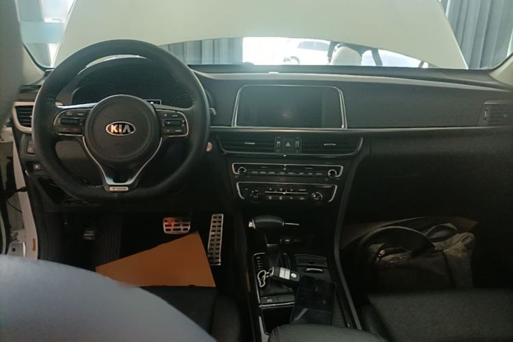 Used Kia K5 2016 1.6T Automatic LUX Center Console