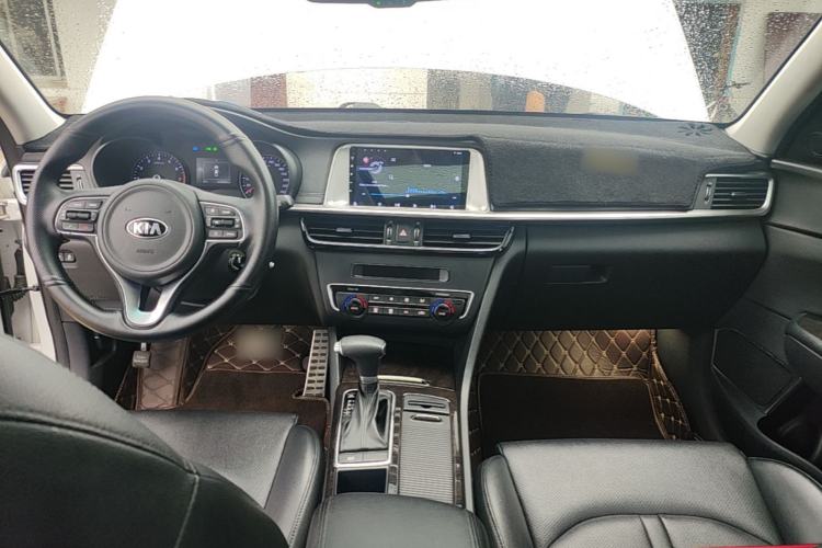 Used Kia K5 2016 2.0L Automatic GLS Center Console