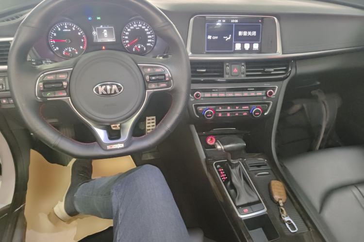 Used Kia K5 2016 1.6T Automatic LUX Center Console