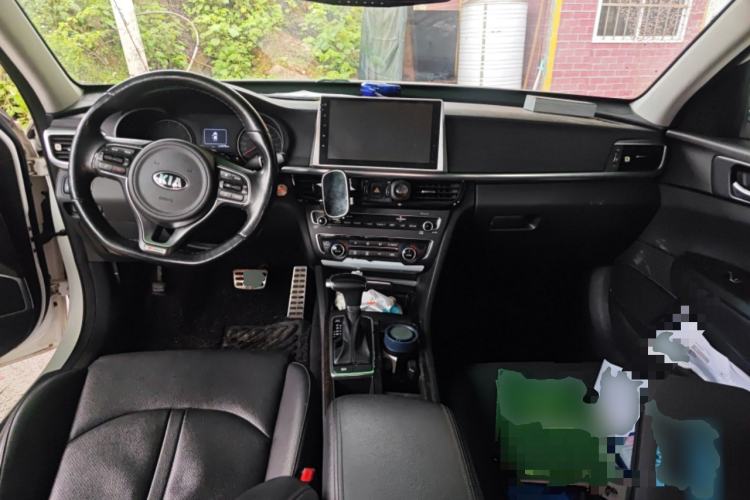 Used Kia K5 2016 1.6T Automatic LUX Center Console