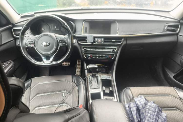 Used Kia K5 2016 1.6T Automatic LUX Center Console