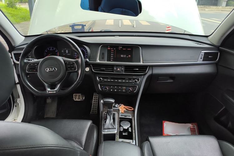 Used Kia K5 2016 1.6T Automatic LUX Center Console