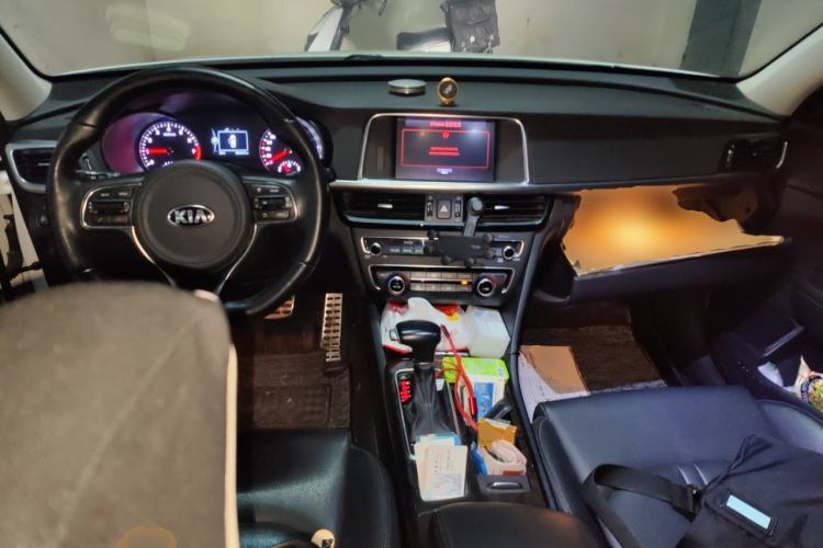 Used Kia K5 2016 1.6T Automatic LUX Center Console