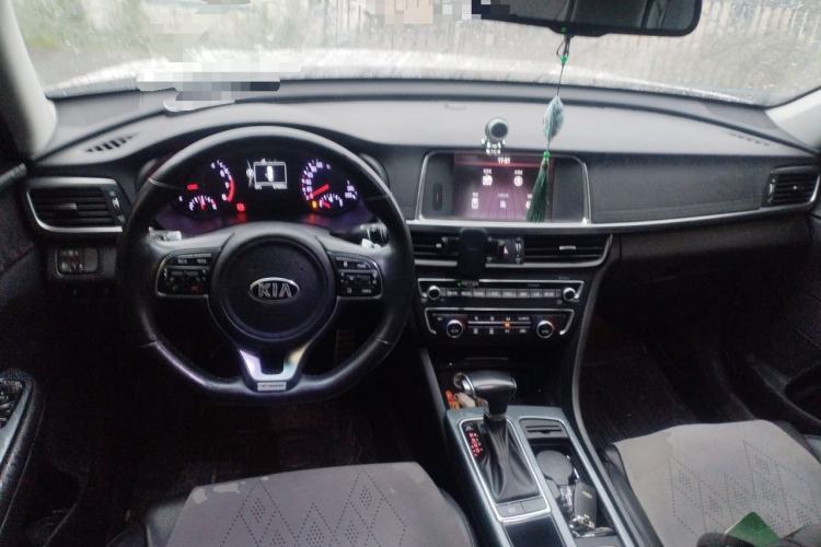 Used Kia K5 2016 1.6T Automatic LUX Center Console