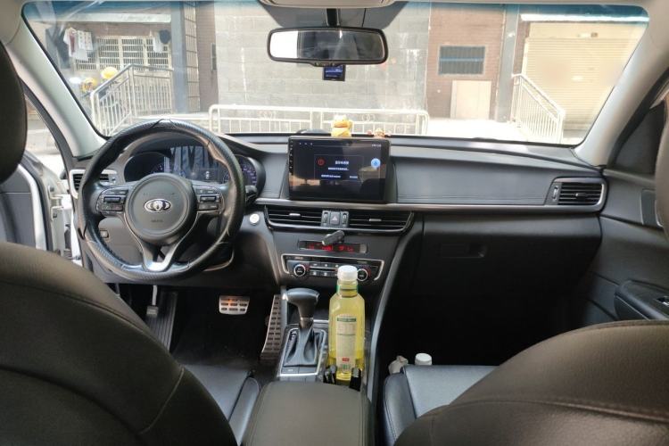 Used Kia K5 2016 2.0L Automatic LUX Center Console