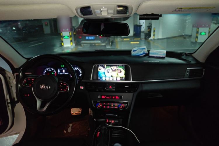 Used Kia K5 2016 2.0L Automatic LUX Center Console