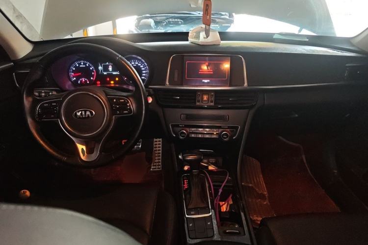 Used Kia K5 2016 2.0L Automatic LUX Center Console