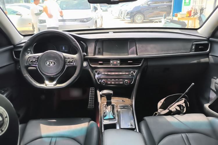 Used Kia K5 2016 1.6T Automatic LUX Center Console
