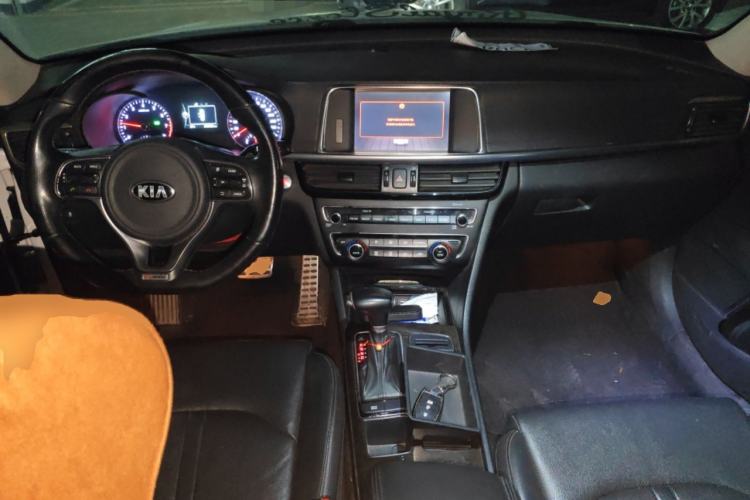 Used Kia K5 2016 1.6T Automatic LUX Center Console