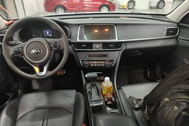 Used Kia K5 2016 2.0L Automatic GLS Center Console