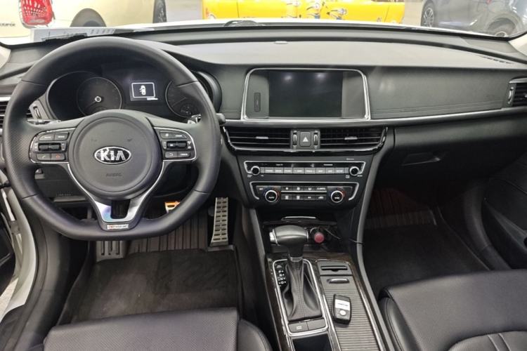 Used Kia K5 2016 1.6T Automatic LUX Center Console