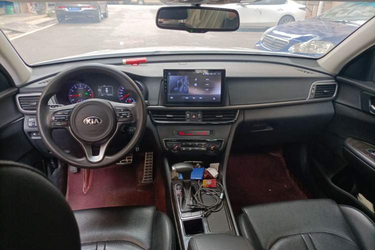 Used Kia K5 2016 2.0L Automatic GLS Center Console