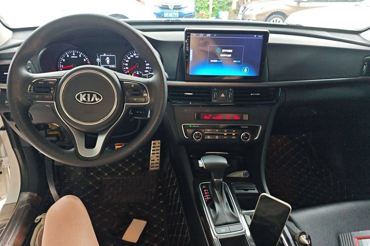 Used Kia K5 2016 2.0L Automatic GLS Center Console