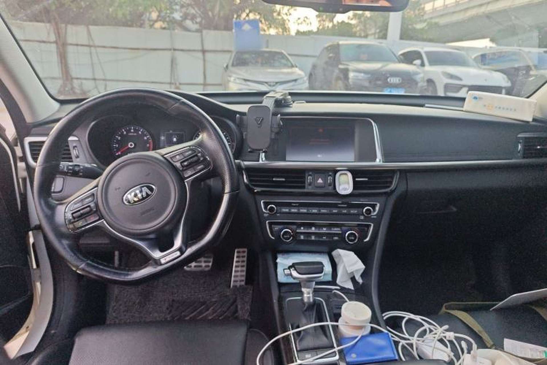 Used Kia K5 2016 1.6T Automatic LUX Center Console