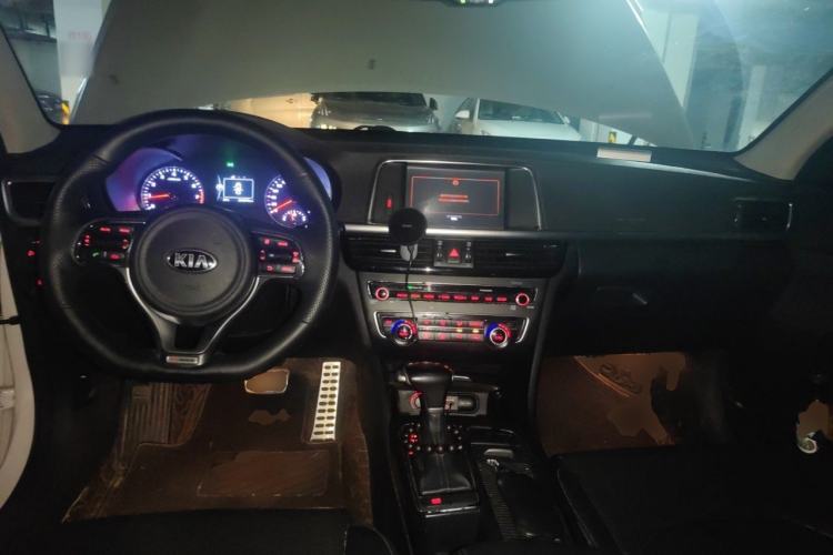 Used Kia K5 2016 1.6T Automatic LUX Center Console