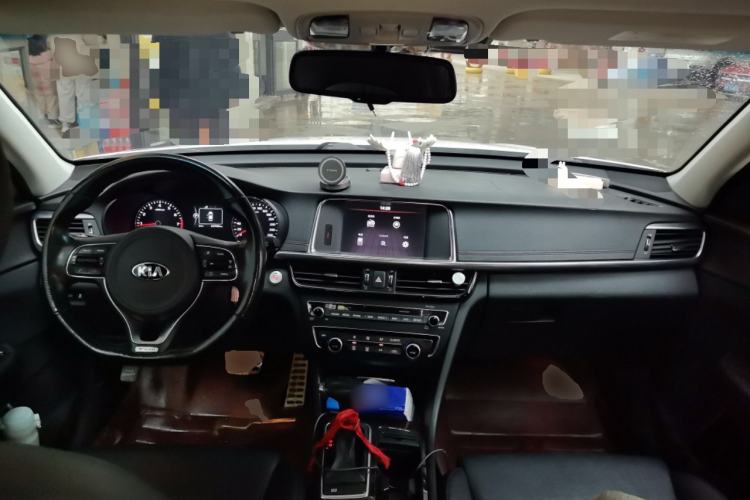 Used Kia K5 2016 1.6T Automatic LUX Center Console