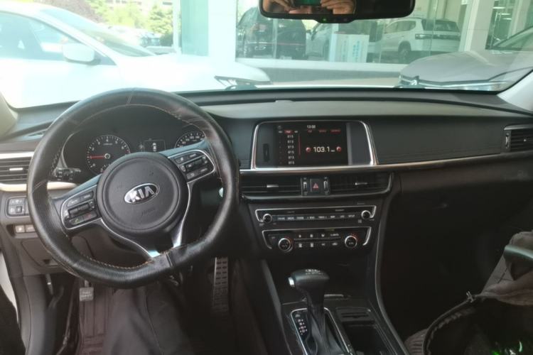 Used Kia K5 2016 1.6T Automatic LUX Center Console