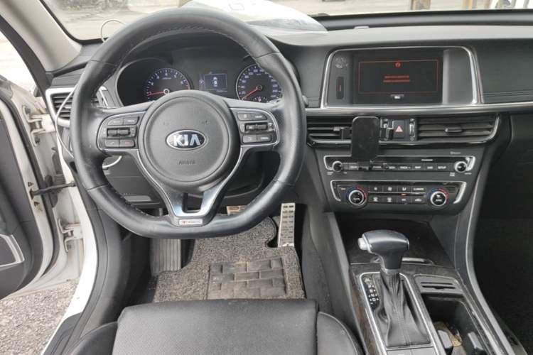 Used Kia K5 2016 1.6T Automatic LUX Center Console
