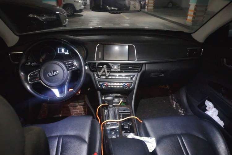 Used Kia K5 2016 2.0L Automatic PRM Center Console