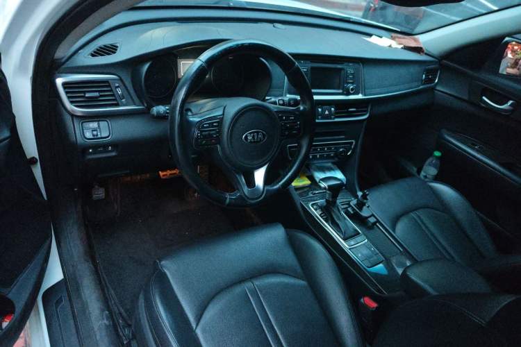 Used Kia K5 2016 2.0L Automatic LUX Center Console